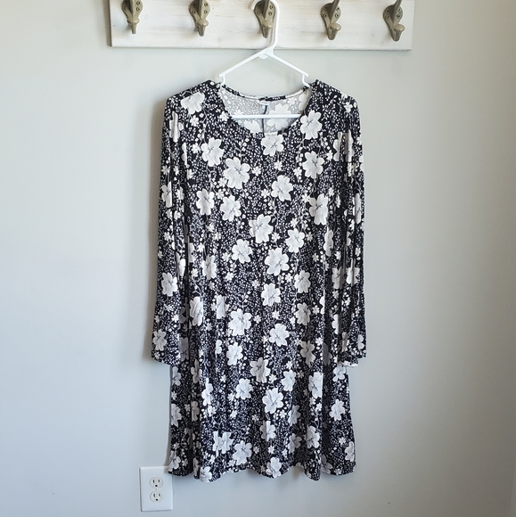 Old Navy Dresses & Skirts - Old Navy Knit Floral Swing Dress